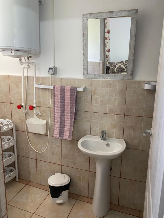 Camere De Inchiriat Maria Corbu Εξωτερικό φωτογραφία