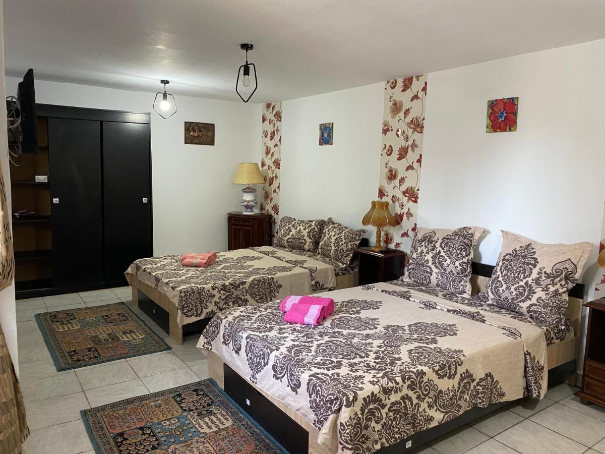 Camere De Inchiriat Maria Corbu Εξωτερικό φωτογραφία